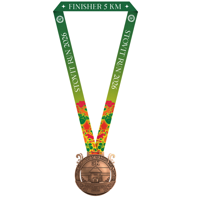 Medali finisher 5K STOVIT RUN 2026 dengan pita hijau